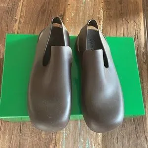 Bottega Veneta Puddle Sandals **worn once** Size 40 in chocolate. Bottega Veneta - Puddle slingback slippers Bottega Veneta main image 4
